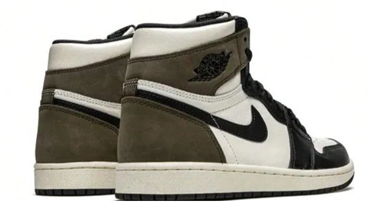 Nike Air Jordan 1 Retro High OG Sneakers - Authentic High-Top Basketball Shoes